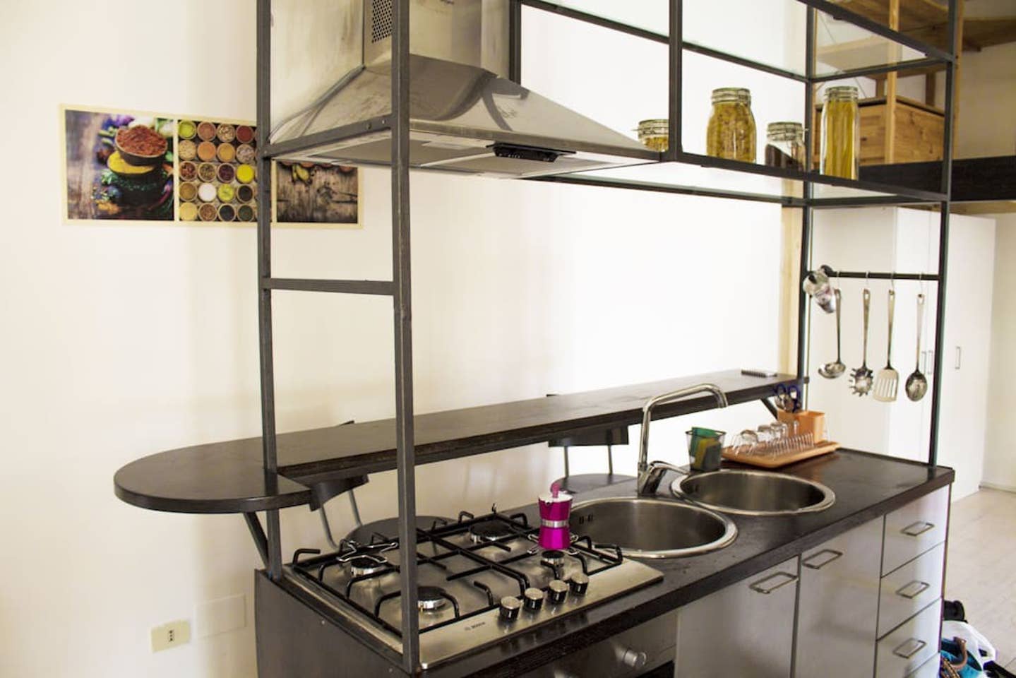 Cucina a isola | monolocale affitto Pigneto via Fanfulla da Lodi 6 - Roma