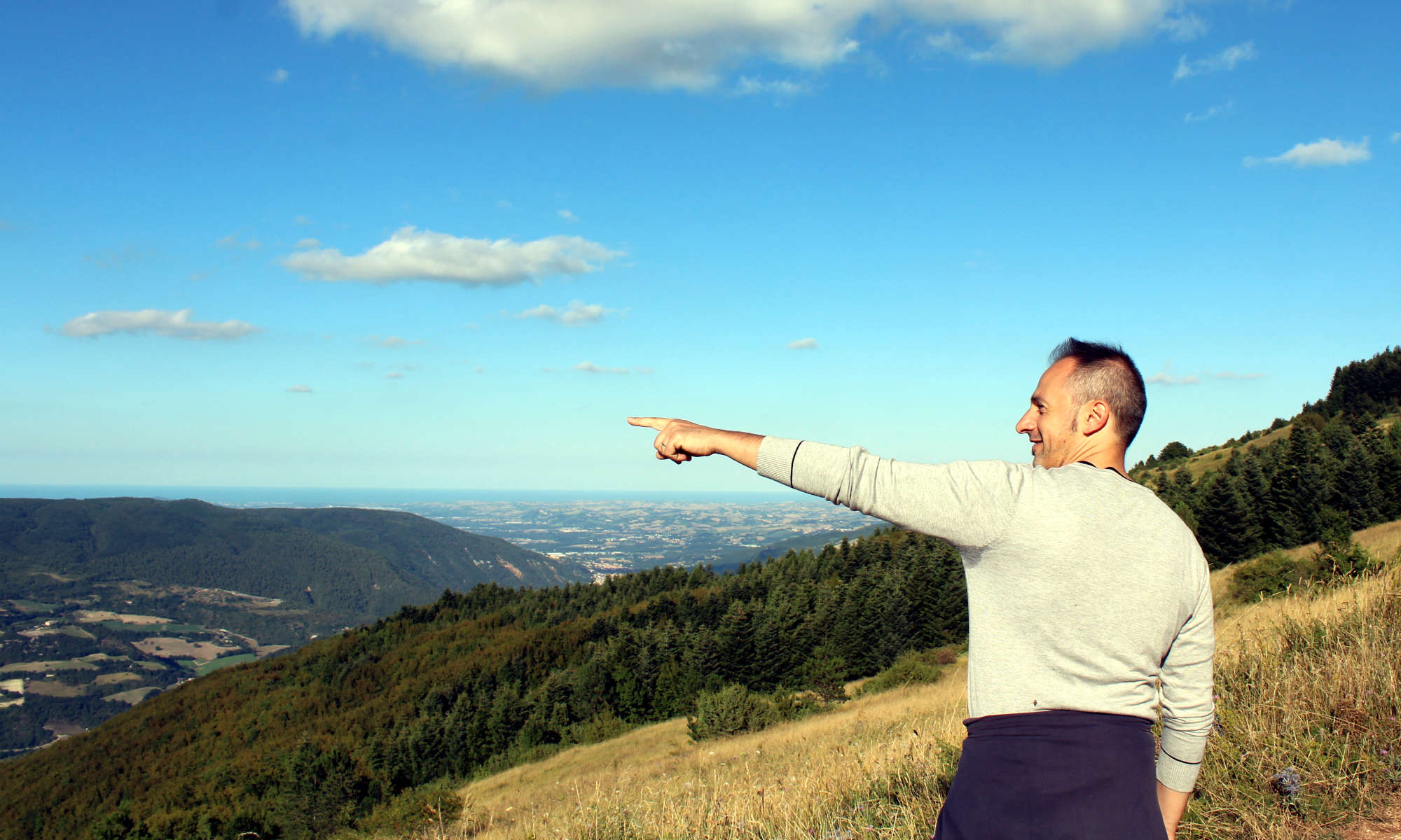 Raffaele Magrone indica direzione